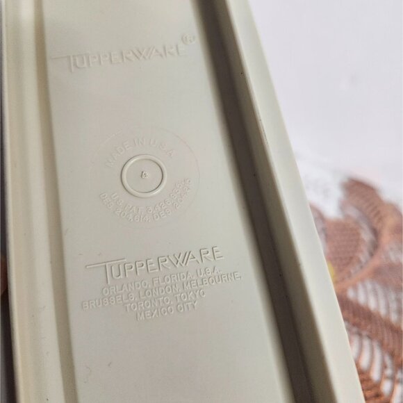 Vintage Tupperware Harvest Gold Butter Dish w/ Lid Yellow - Picture 5 of 7